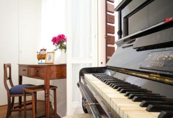 Yourbanflat Santa Rosa allows 18 year olds to book a room