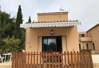 Maison PROVENCALE has Balcony rooms