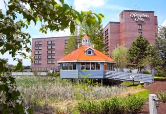 Hampton Inn Frederick allows 18 year olds to book a room