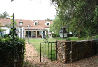 Quinta do Ca  ador allows 18 year olds to book a room