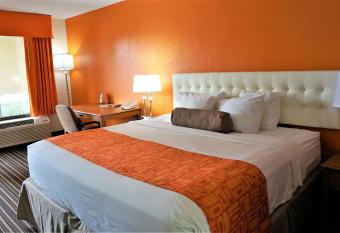 Howard Johnson by Wyndham Greensboro Near the Coliseum has Smoking rooms