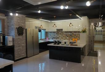 Sh Guesthouse allows 18 year olds to book a room