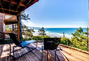 Crowsnest has Balcony rooms