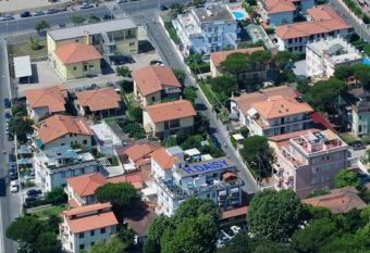 Hotel Daisy has Balcony rooms