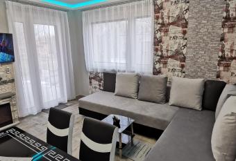 Sweet&Center Wellness apartman has Balcony rooms