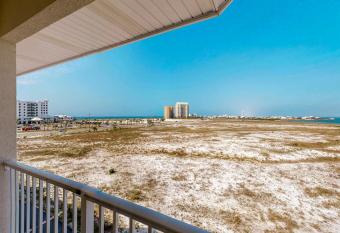 Gulf Island Condos has Balcony rooms