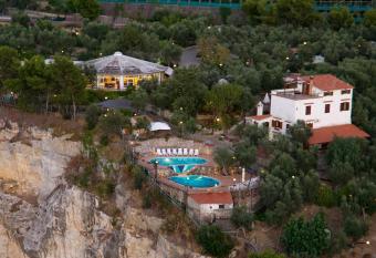 Villaggio Villa Lubrense has Balcony rooms