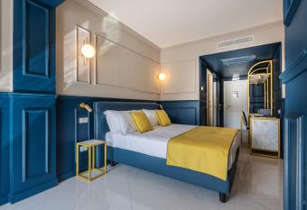 Hotel Mary has Balcony rooms