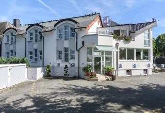 Hotel B  ving allows 18 year olds to book a room