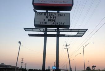 Nendels Inn & Suites Dodge City Airport has Smoking rooms