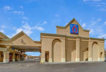 Motel 6 Lester, Pa - Philadelphia Airport has Smoking rooms