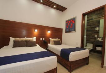 Hotel del Carmen, en el Centro- DESAYUNO Incluido ! allows 18 year olds to book a room