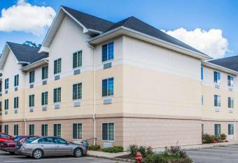 Tapa Hotel, Inn & Suites allows 18 year olds to book a room