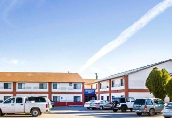 Rodeway Inn Winslow I-40 has Smoking rooms