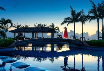 Oriental Hotel Okinawa Resort & Spa has Balcony rooms