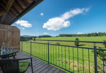 Gasthaus zum Hirschen has Balcony rooms