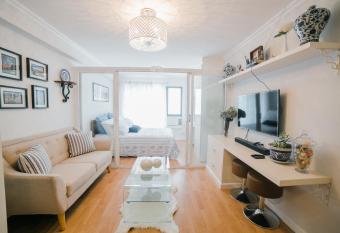 New York Suite at Oasis has Balcony rooms