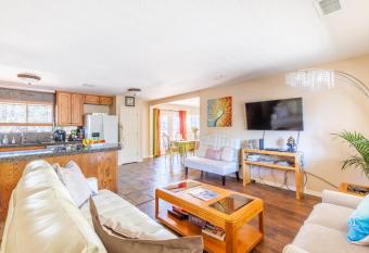 Spacious house with hot tub spa  to enjoy red rock view  near Amitabha stupa  and trails has rooms with a private hot tub