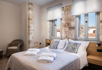 Aoria Estate Old Port allows 18 year olds to book a room