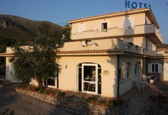 Hotel Belvedere has Balcony rooms