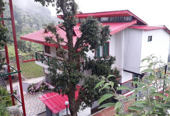VEENUS S COTTAGE SUPERIOR VILLAS MUSSOORIE upto 7 bedrooms has Balcony rooms