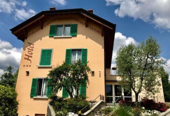 Cornelle Hotel has Balcony rooms