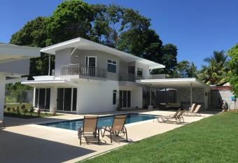 Uvita Paradise allows 18 year olds to book a room