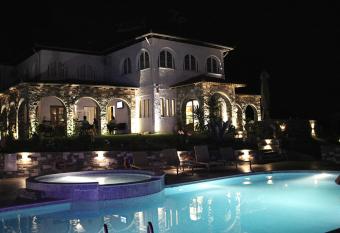 Zeus Hotel has Balcony rooms