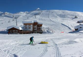 Albergo Bucaneve has Balcony rooms