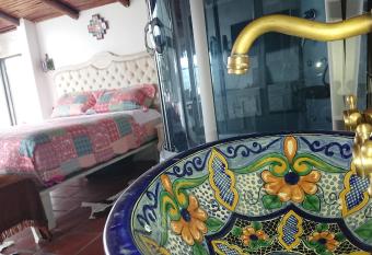 Villa Mimi has rooms with a private hot tub