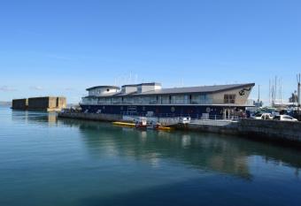 Crabbers  Wharf has Balcony rooms