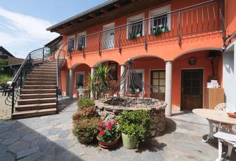 penzion U H  jk   allows 18 year olds to book a room