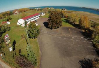 Bouctouche Bay Inn has Balcony rooms