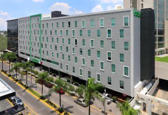 Wyndham Garden Guadalajara Acueducto allows 18 year olds to book a room