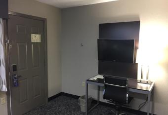 Red Roof Inn & Suites Jackson - Richland allows 18 year olds to book a room