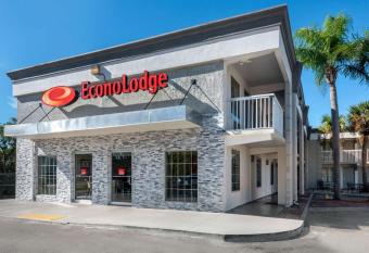 Econo Lodge Airport at RJ Stadium allows 18 year olds to book a room