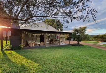 Little Farm Cottage has Balcony rooms