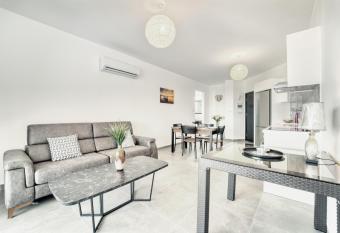 Aphrodite Beachfront Resort allows 18 year olds to book a room