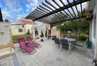 Apartments Casa Tea near Queen Beach has Balcony rooms