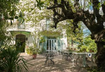 La Bellaudiere has Balcony rooms