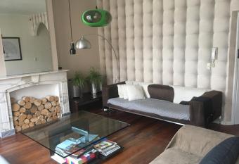 Family stay 200m from beach 3 bedrooms 2 bathrooms nice terrace has Balcony rooms