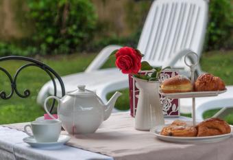 Il Giardino Del Pettirosso allows 18 year olds to book a room