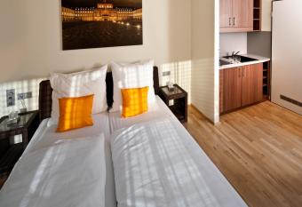 GuestHouse Mannheim allows 18 year olds to book a room