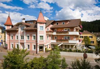 Hotel Blitzburg has Balcony rooms