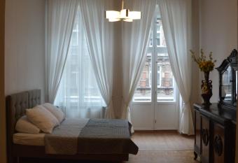 Ada Aparthouse has Balcony rooms