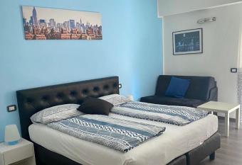 Vacanza Lago di Garda has Balcony rooms