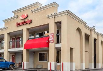 Red Carpet Inn Philadelphia Airport has Smoking rooms