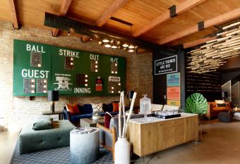 The Chicago Hotel Collection Wrigleyville has Balcony rooms