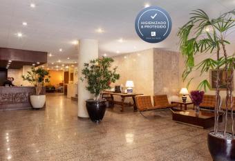 Hotel Rojas All Suite allows 18 year olds to book a room