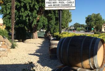 Vino Inn & Suites has Balcony rooms